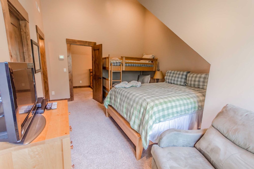 Virginia Rail Lane 11 - featured photo