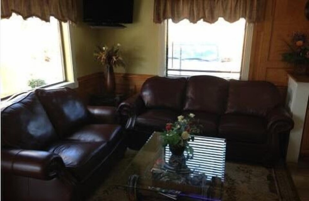 Downtowner Inn and Suites Hobby - photo 4