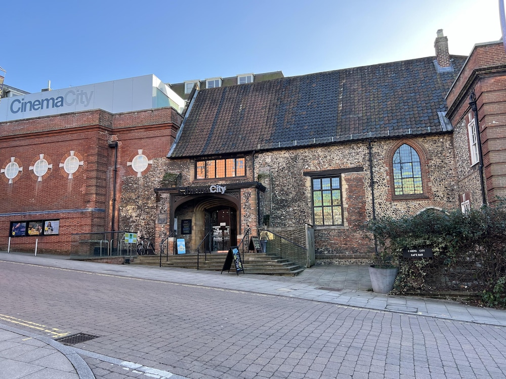 Stunning Cathedral View City Centre Apartment — 4-Star Luxury Hotel in Norwich, United Kingdom