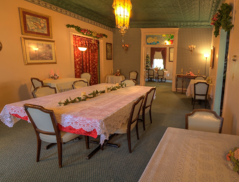 Inn of the Six Toed Cat - photo 31