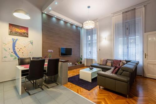 Lovely purplish apartment heart of the city — 4-Star Luxury Hotel in Budapest, Hungary