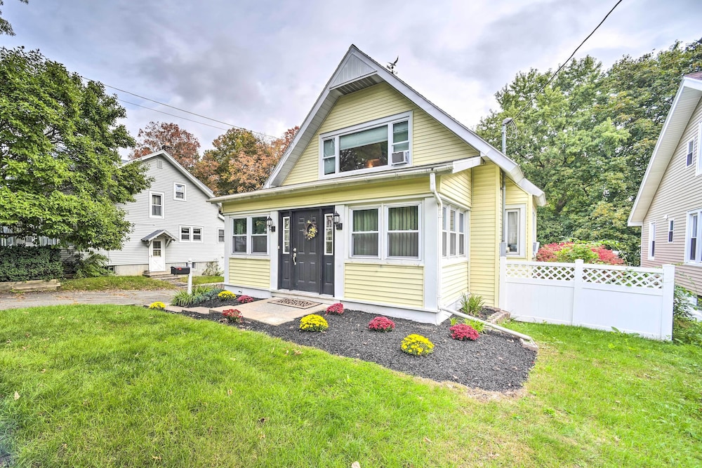 Pet Friendly Latham Retreat About 7 Mi To Albany — Latham