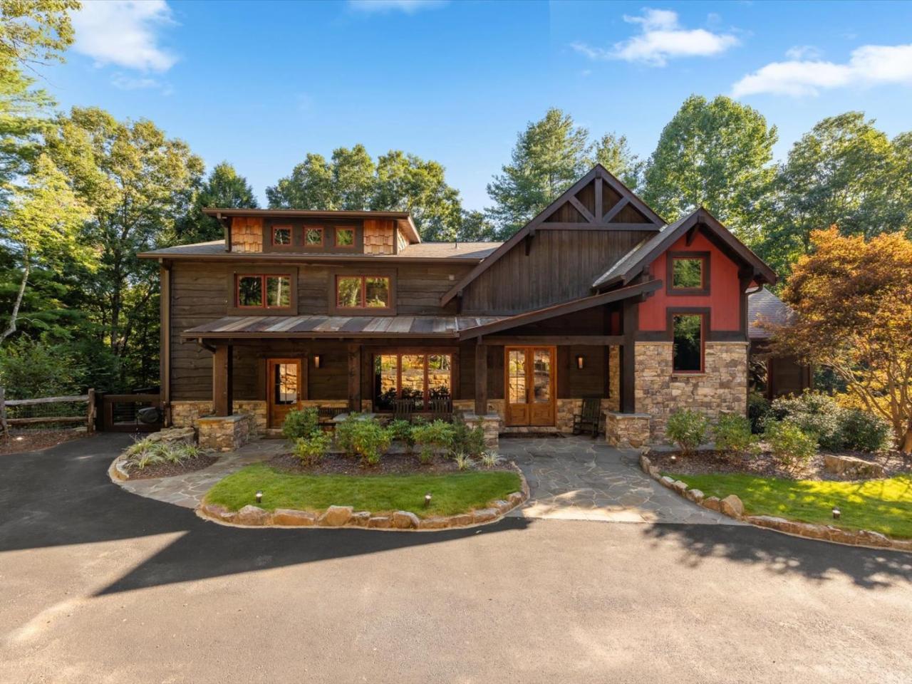 River Joy Lodge Luxury Home on the Ellijay River — 4-Star Luxury Hotel in Blue Ridge, United States