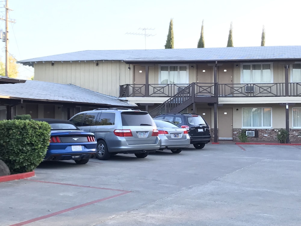 Red Bluff Inn - photo 24