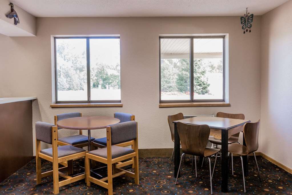 Super 8 by Wyndham Madison - photo 6