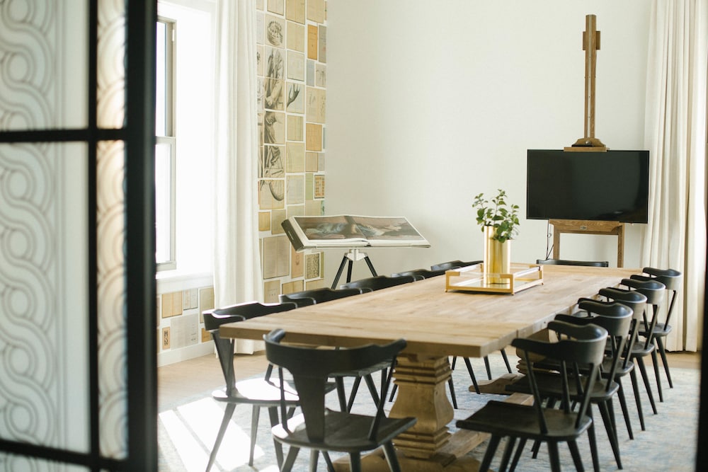 Angad Arts Hotel - photo 4