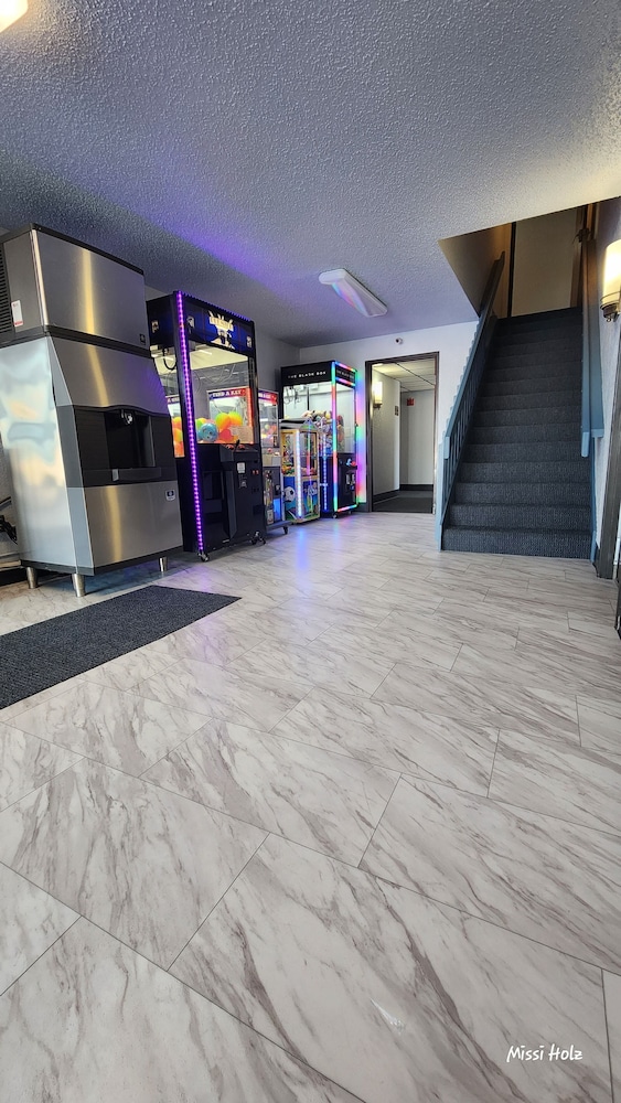 The Oasis Hotel & Bar - photo 27