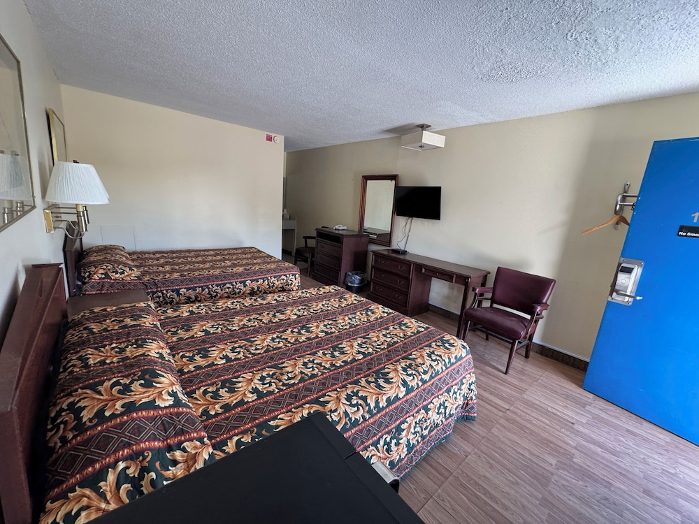 Knights Inn Selma - photo 11