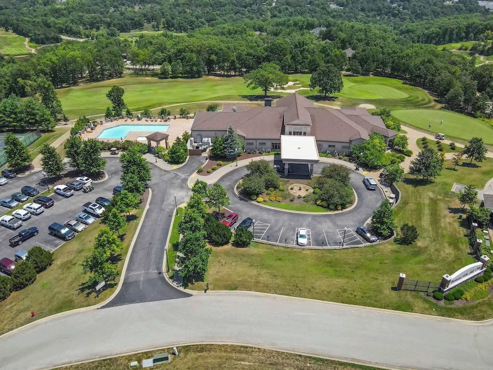 Villa at the Hills A Grand Branson Vacation 4 BDR Golf Resort Villa - photo 3