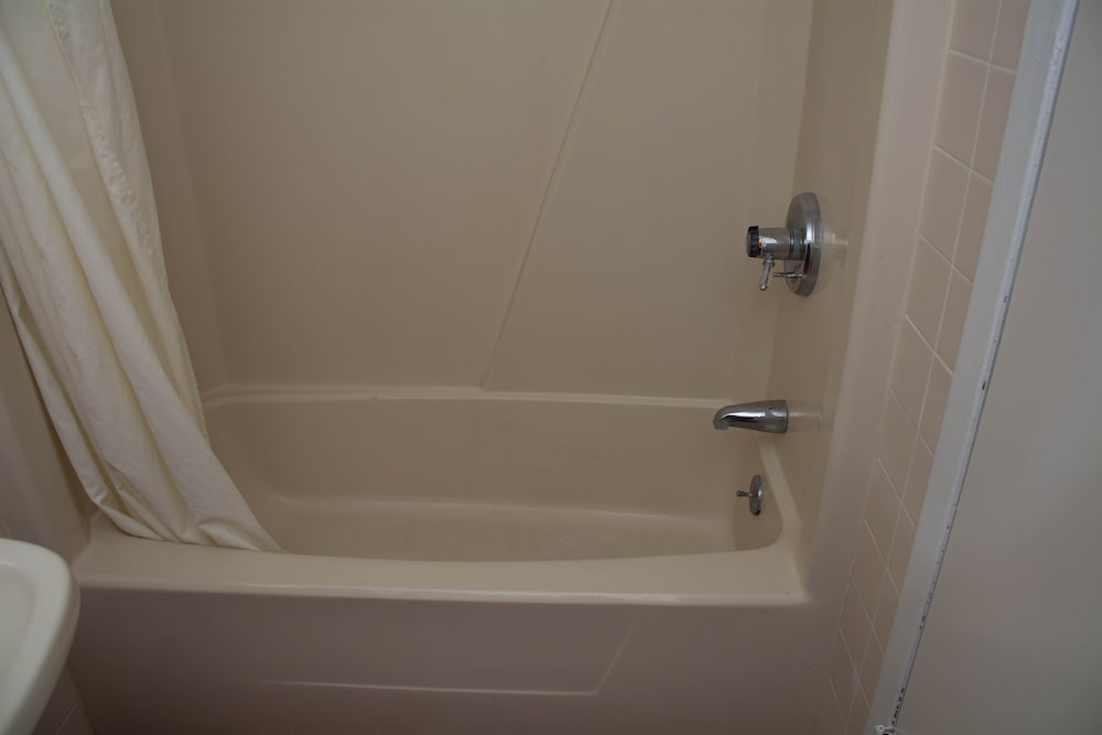 Atlantic Inn & Suites - photo 34