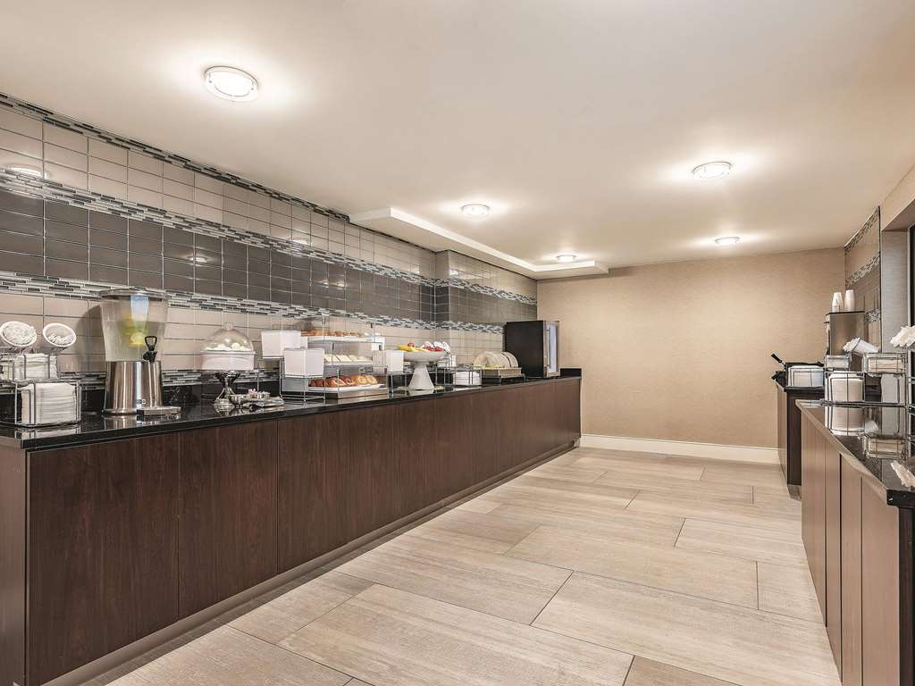 La Quinta Inn & Suites by Wyndham Portland DT Maine Med - photo 40