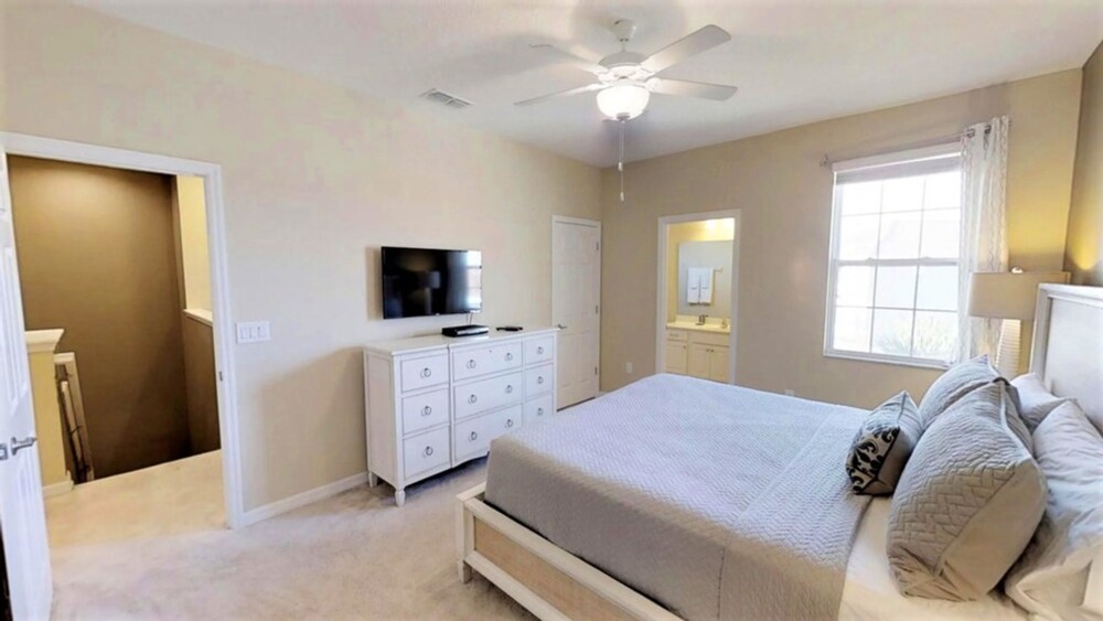 Golden Palms Vacation Resort Eight bedroom - photo 33