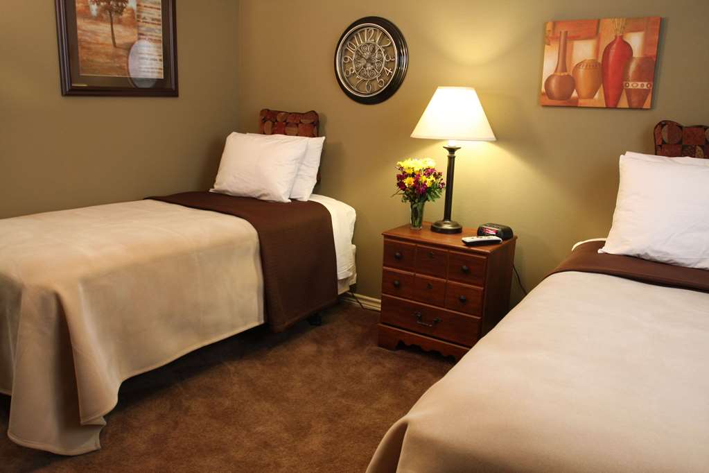 Eagle's Den Suites Cotulla a Travelodge by Wyndham - featured photo