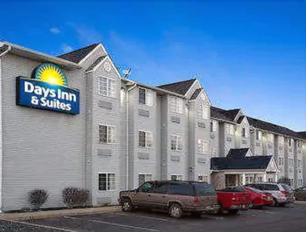 Days Inn & Suites by Wyndham Lafayette IN - photo 3