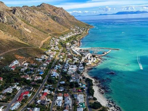 'Seagul Cove' Private Villa on the beach Sleeps 7 — 4-Star Luxury Hotel in Cape Town, South Africa