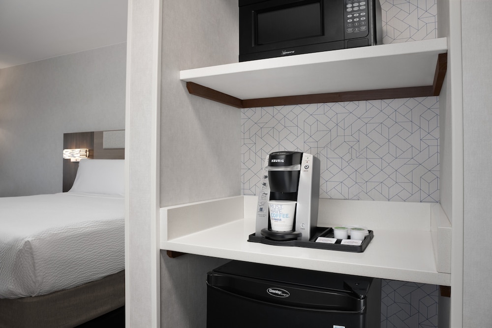 Holiday Inn Express Alexandria Fort Belvoir - photo 7