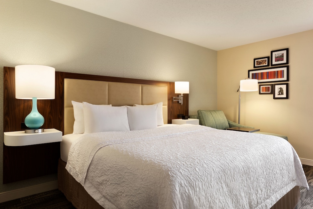 Hampton Inn Akron Fairlawn - photo 8