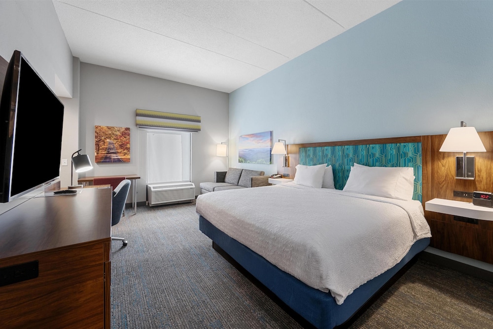 Hampton Inn Front Royal - photo 36
