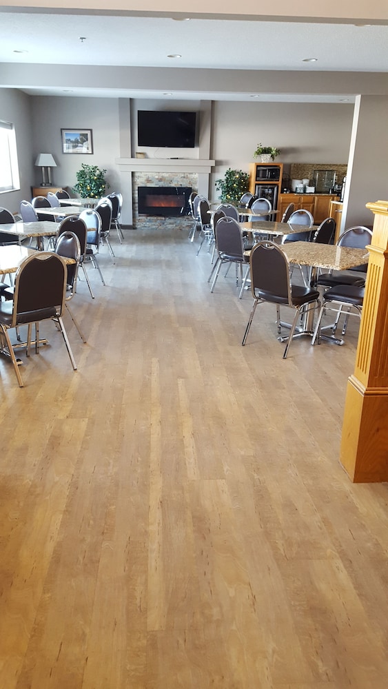 Garner Inn & Suites - photo 17