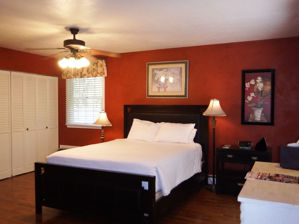 Bad Rock Bed and Breakfast Inn - photo 39