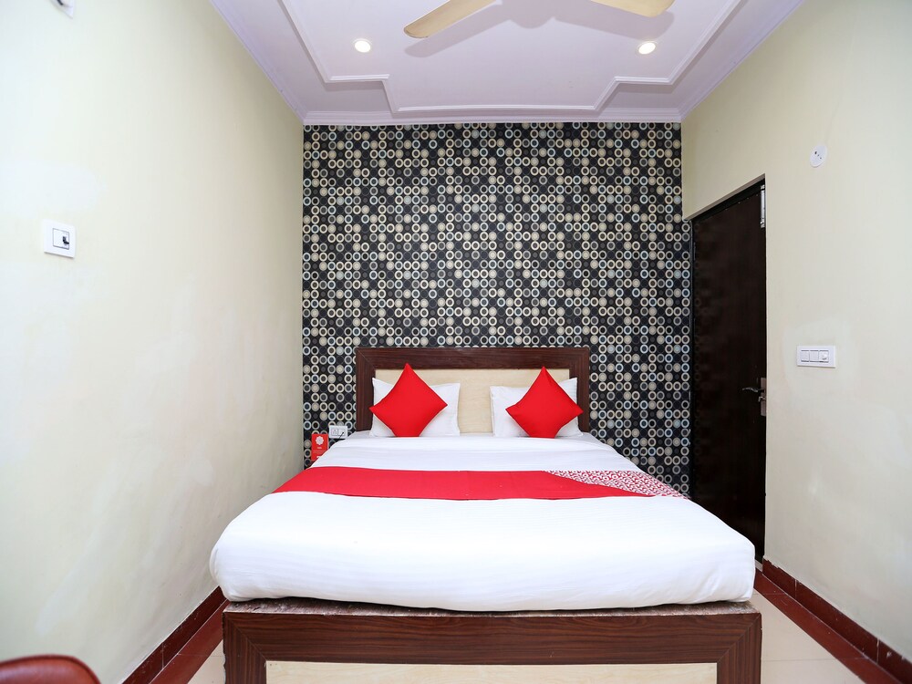 Flagship OYO Flagship - carbon neutral hotel in Delhi