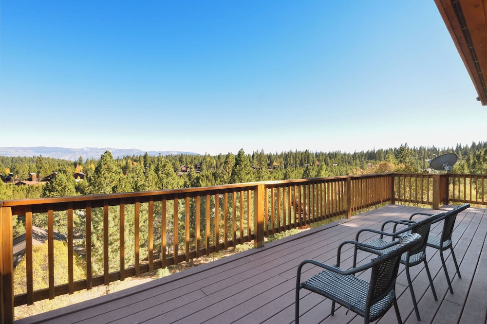 Hilltop Hideaway w Game Room & Forest Views - photo 33