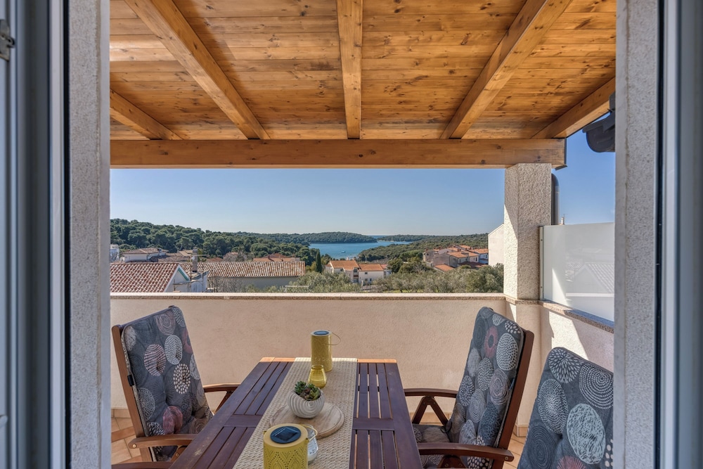 Apartment Jakara 3 — 4-Star Luxury Hotel in Medulin, Croatia