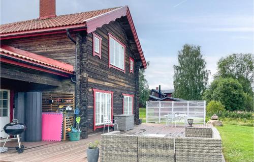 5 Bedroom Pet Friendly Home In Mora — 4-Star Luxury Hotel in Mora, Sweden