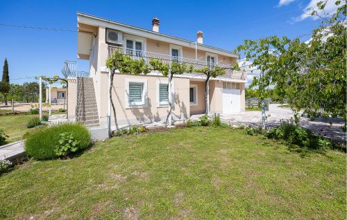 Lovely Apartment In Katuni Rubici Prpusa — 4-Star Luxury Hotel in Sestanovac, Croatia