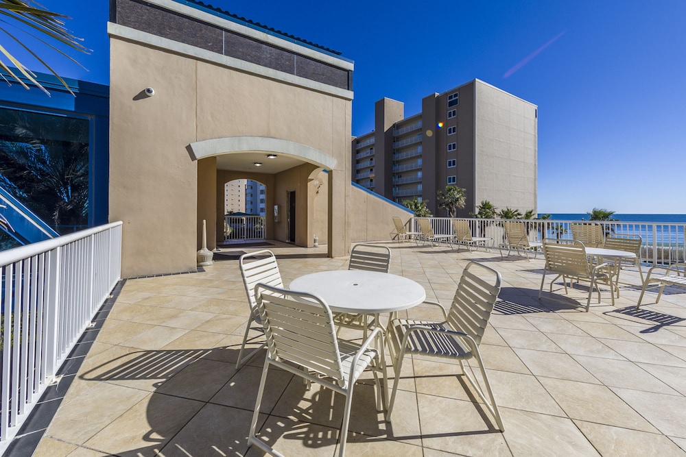 Crystal Tower Comfort Condos by Hosteeva - photo 117