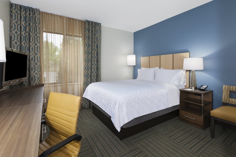 Candlewood Suites Grand Rapids Airport an IHG Hotel - photo 3