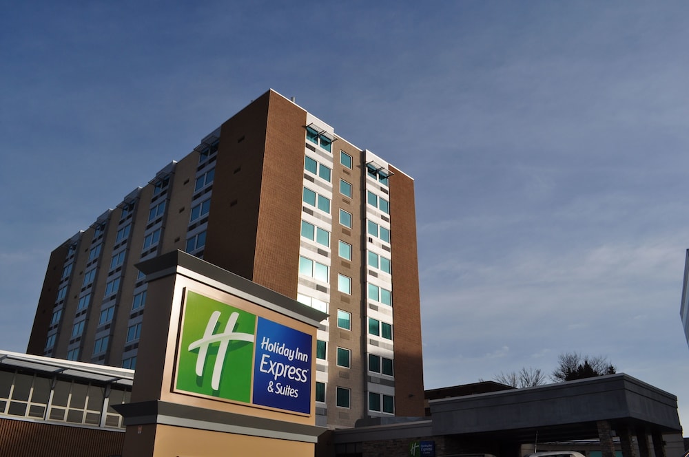 Holiday Inn Express & Suites Pittsburgh West Greentree by IHG in Pittsburgh, United States