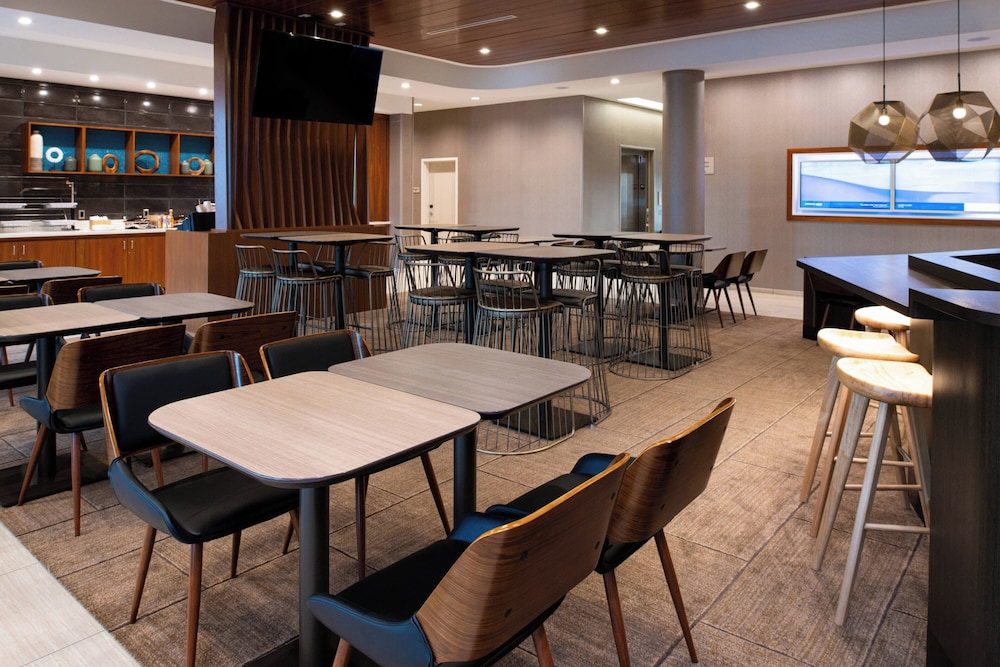 Springhill Suites Kansas City Northeast - photo 22