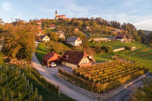 Holiday Home In Novo Mesto Dolenjska Bela Krajina Unter Wei Krain 42895 20161964 — Novo Mesto