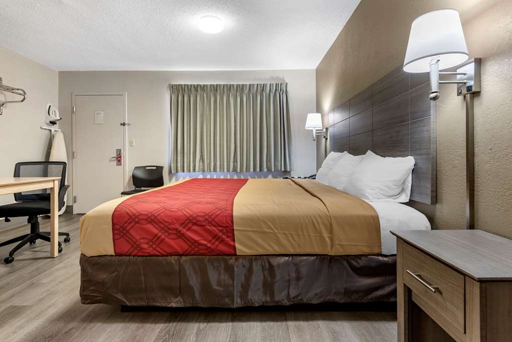 Econo Lodge Dewitt I 90 - photo 8