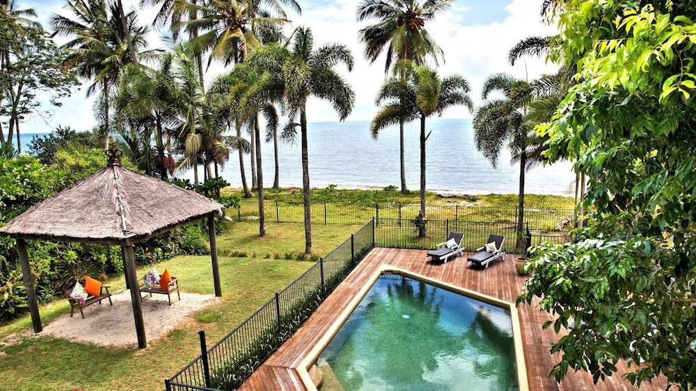 Absolute Beachfront Bliss Newell Beach 10 Metres To The Ocean — 5-Star Luxury Hotel in Mossman, Australia