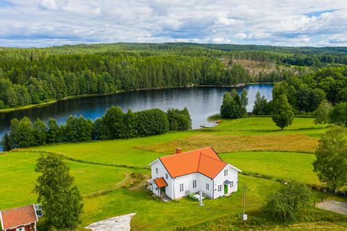Old Mission House With Lake View Near Töcksfors — 4-Star Luxury Hotel in Toecksfors, Sweden