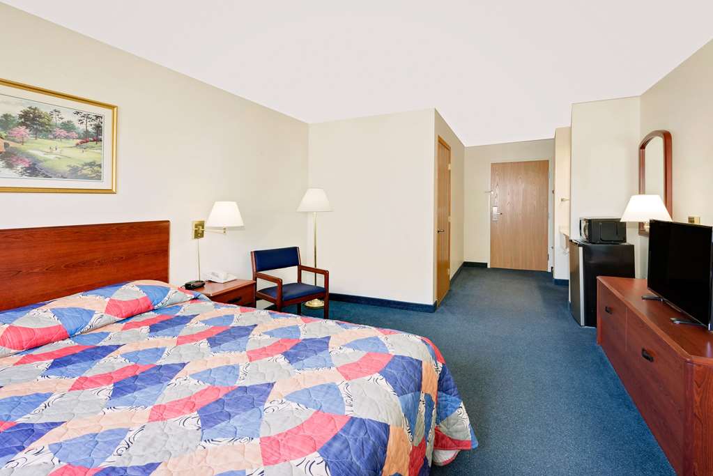 Emmetsburg Hotel and Suites - photo 11