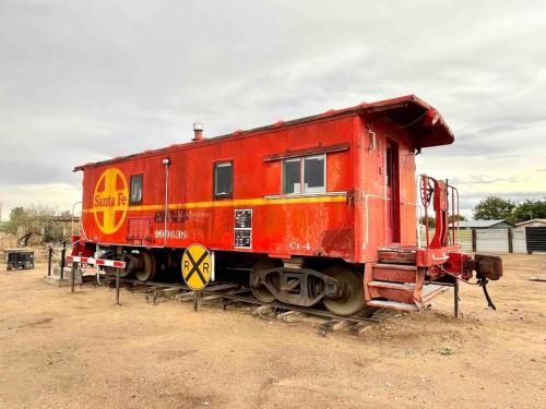 Midnight Train to Marfa 1948 Caboose — hotel in Marfa
