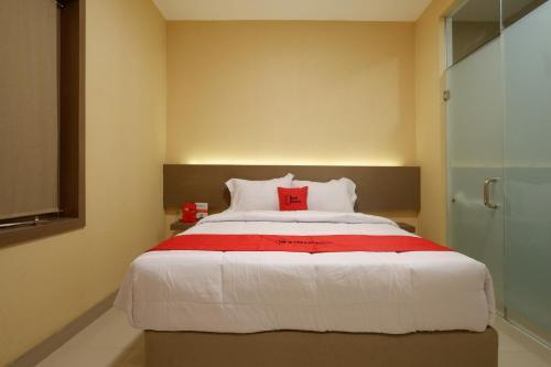 RedDoorz Plus near Java Mall Semarang in Semarang, Indonesia