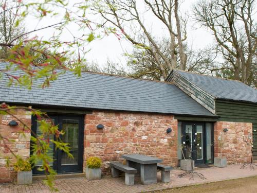 The Heronry Netherby a luxurious cottage ideal for a romantic break with hot tub in a rural setting — 4-Star Luxury Hotel in Longtown, United Kingdom