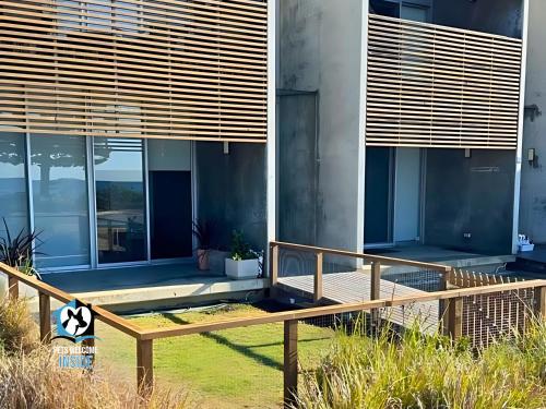 New York Loft Style Esplanade Retreat in Encounter Bay, Australia