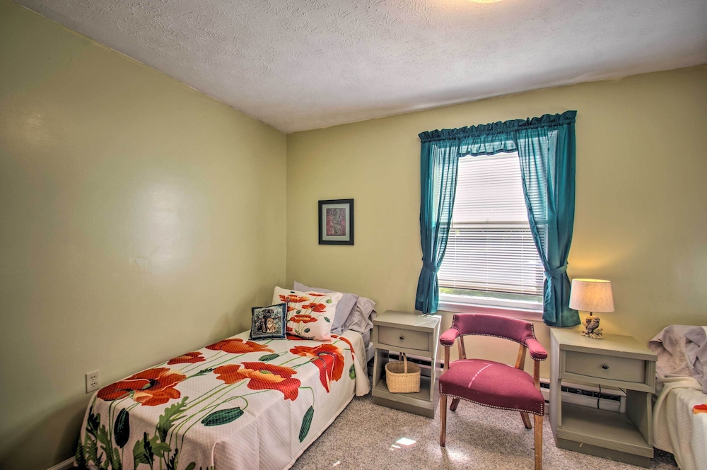 Quaint Hinton Hideaway Hunt & Fish Nearby — hotel in Hinton