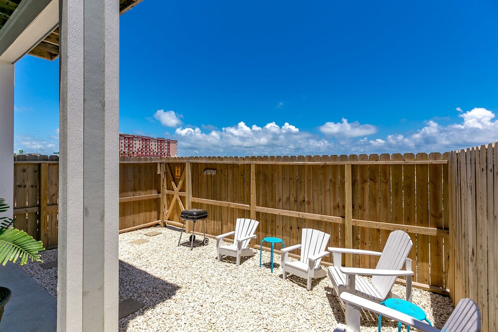 Brand New at Padre Beach View Resort by RedAwning - photo 22