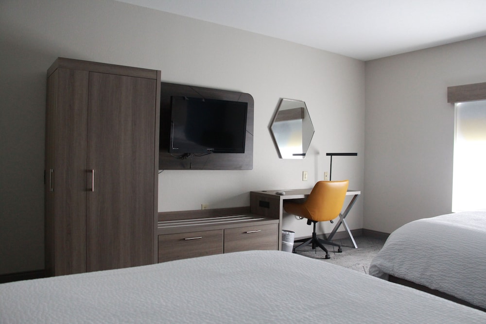 Holiday Inn Express and Suites Wytheville by IHG - photo 2