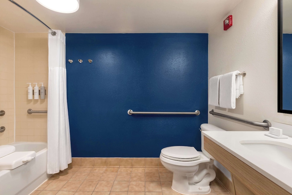 Spark by Hilton Orlando Universal Blvd - photo 16