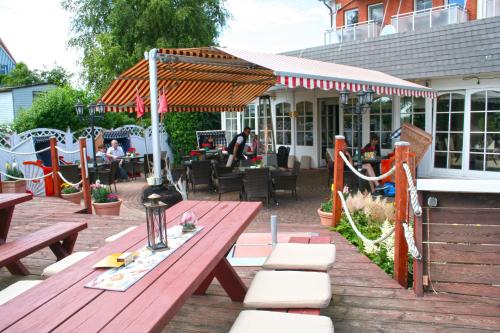 Hotelyacht Galion Fly — Zingst