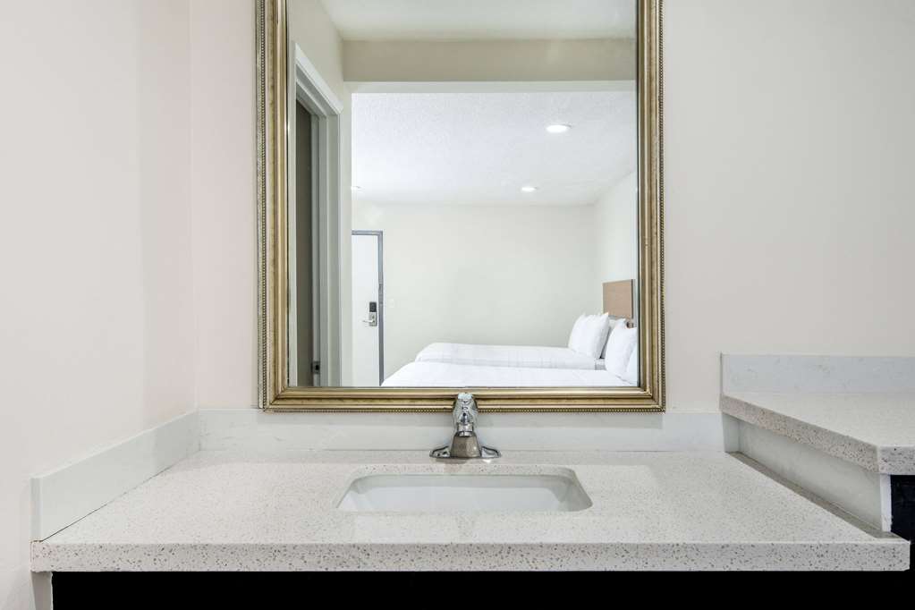 Super 8 by Wyndham Bakersfield CA - photo 28