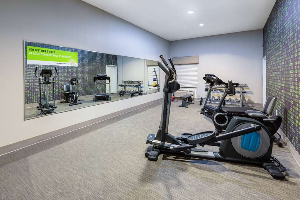 La Quinta Inn & Suites by Wyndham Fort Worth Lake Worth - photo 9