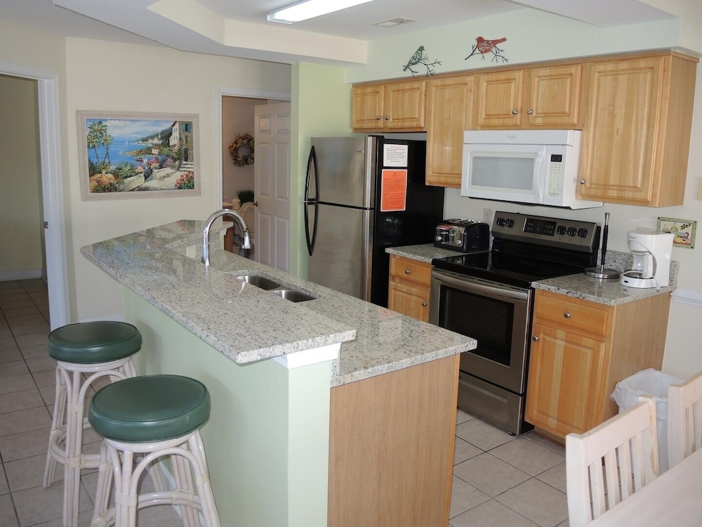 Golf Resort Villa 2607 with Family Friendly Outdoor Pools Onsite by RedAwning - photo 9